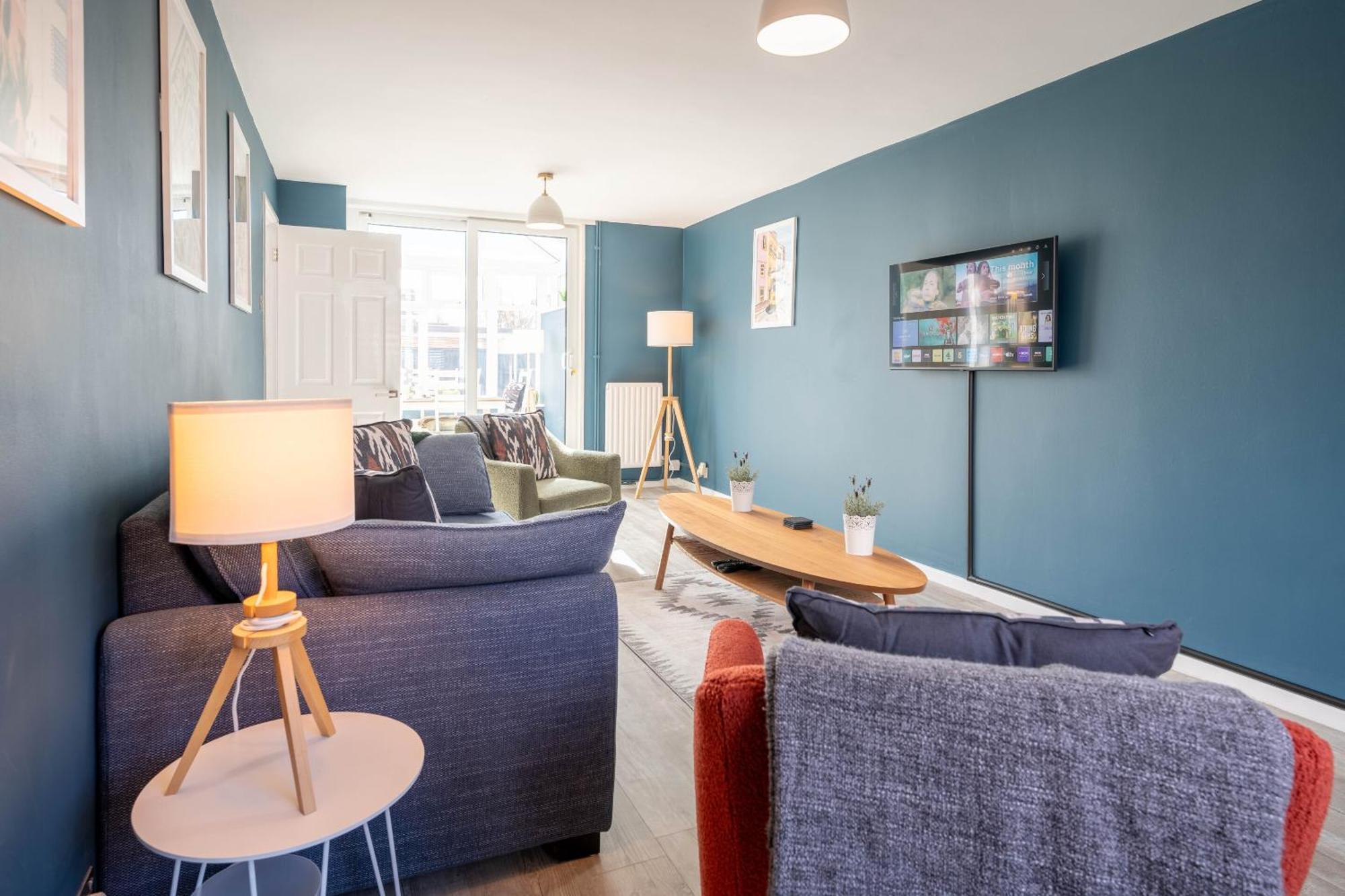 Gatwick Place - 4 Bed 2 Bath Self Contained House With Private Garden Horley Eksteriør billede