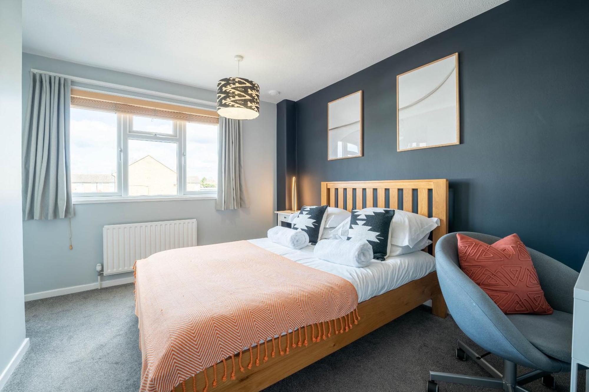 Gatwick Place - 4 Bed 2 Bath Self Contained House With Private Garden Horley Eksteriør billede